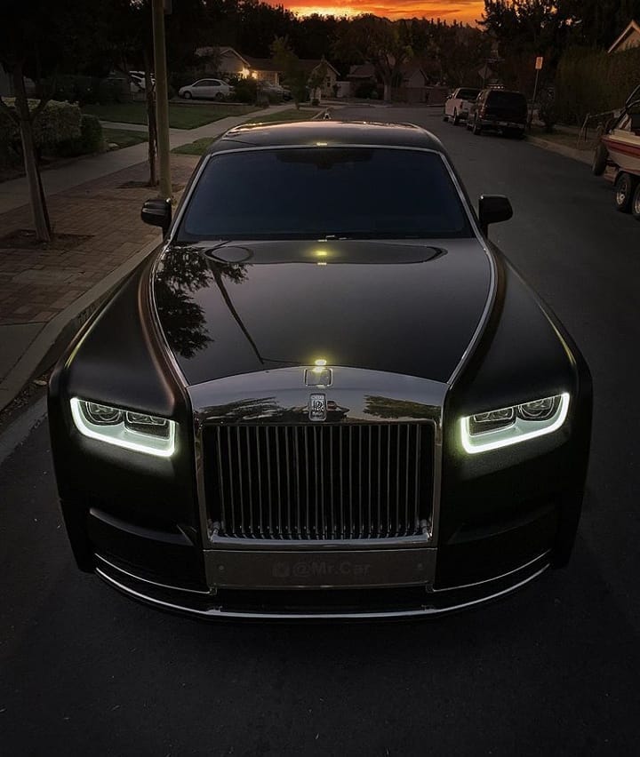 Black Phantom #RollsRoyce #Phantom #RollsRoycePhantom #Sedan #Luxury