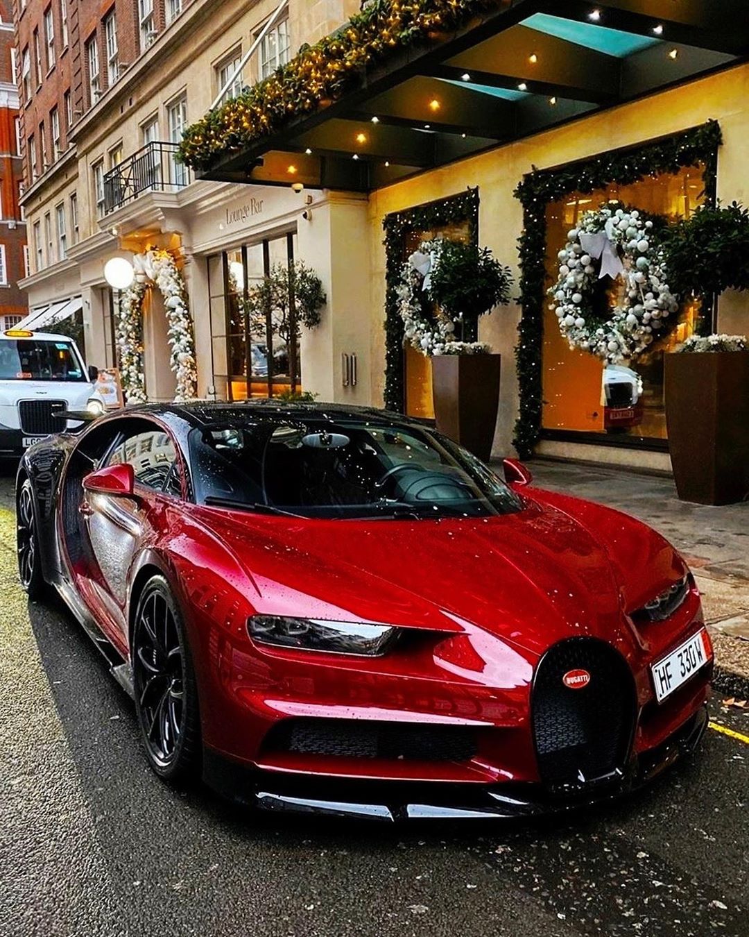 Merry Christmas everyone! #Bugatti #Chiron #BugattiChiron #MerryChristmas #Sport #Racing #Luxury #Coupe